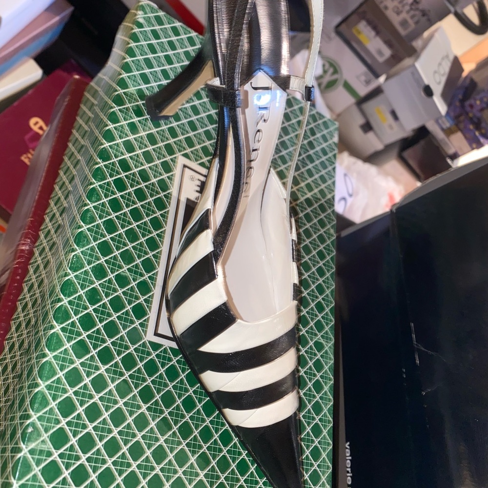 Vintage Black/White J. RENEÉ sz 6